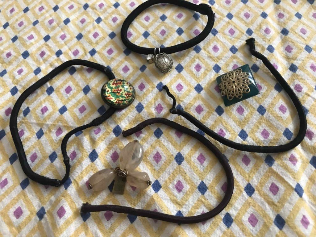 整理する4つのヘアゴムたち