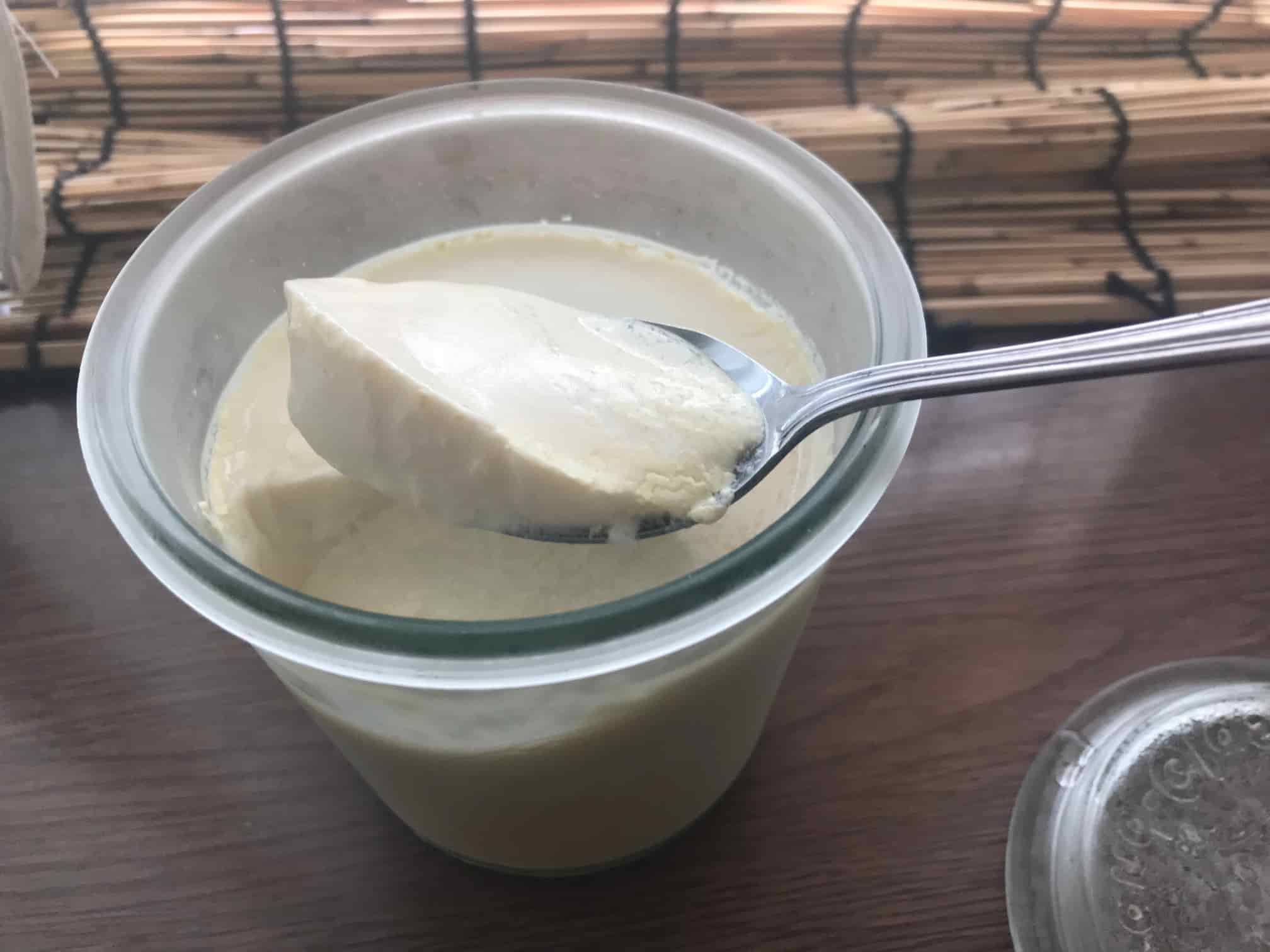 完成した豆乳ヨーグルト