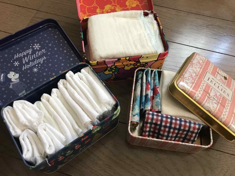 消毒したさらしを入れたアルミ箱