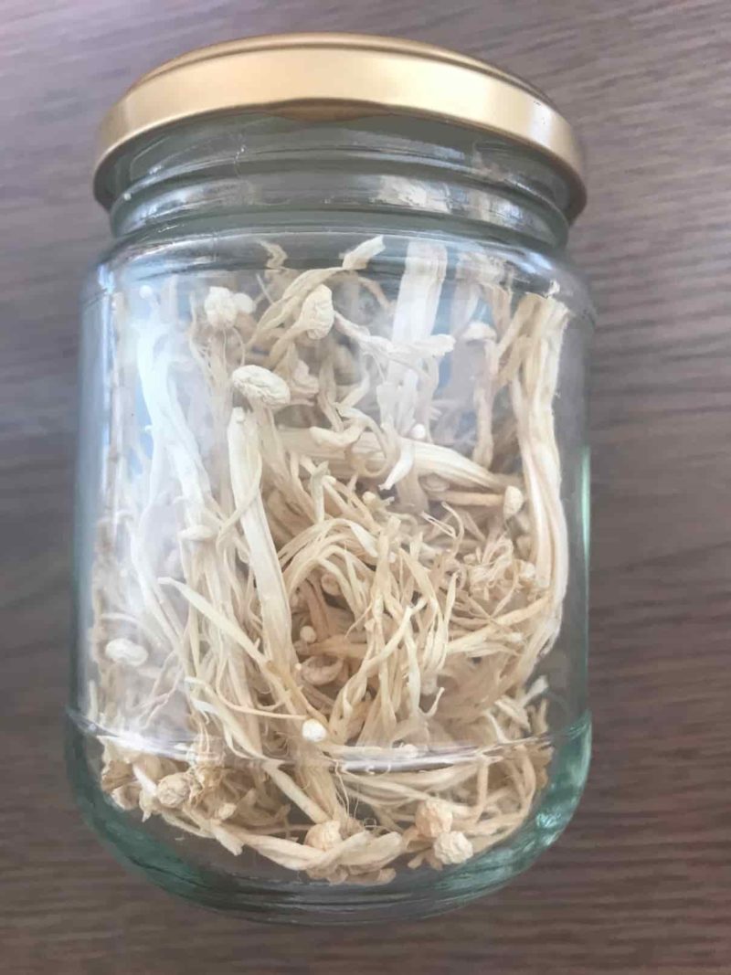 干しエノキの瓶詰め