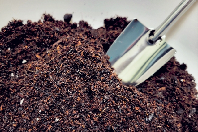 コンポストはよく混ぜる