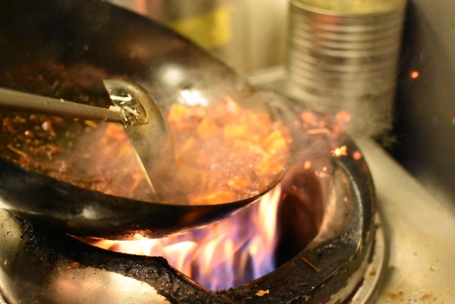 振り回すには重い