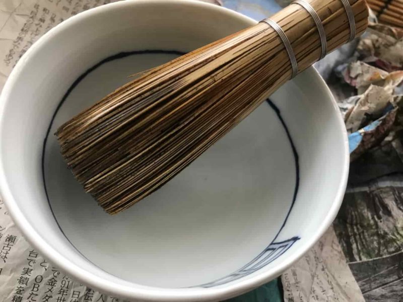 新聞紙での拭き取りが終わったところ